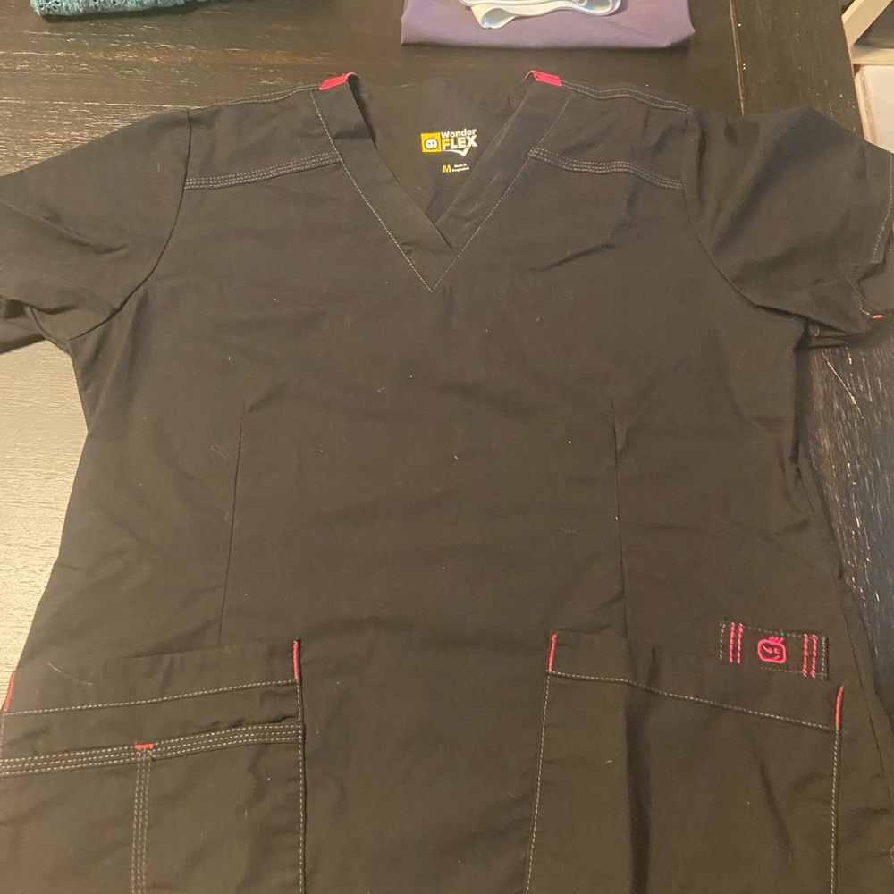 Wonder Flex Medium Scrub Top and matching Scrub pants in Petite Medium.